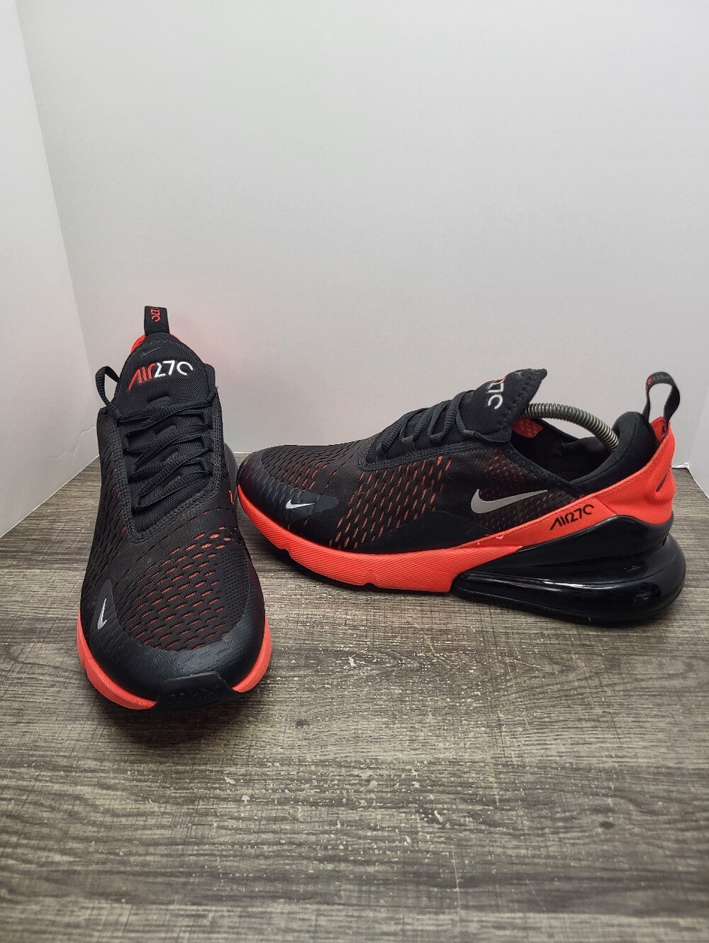 Nike Air Max 270 Running Shoes Sneakers Solar Red Black Men's Size 11